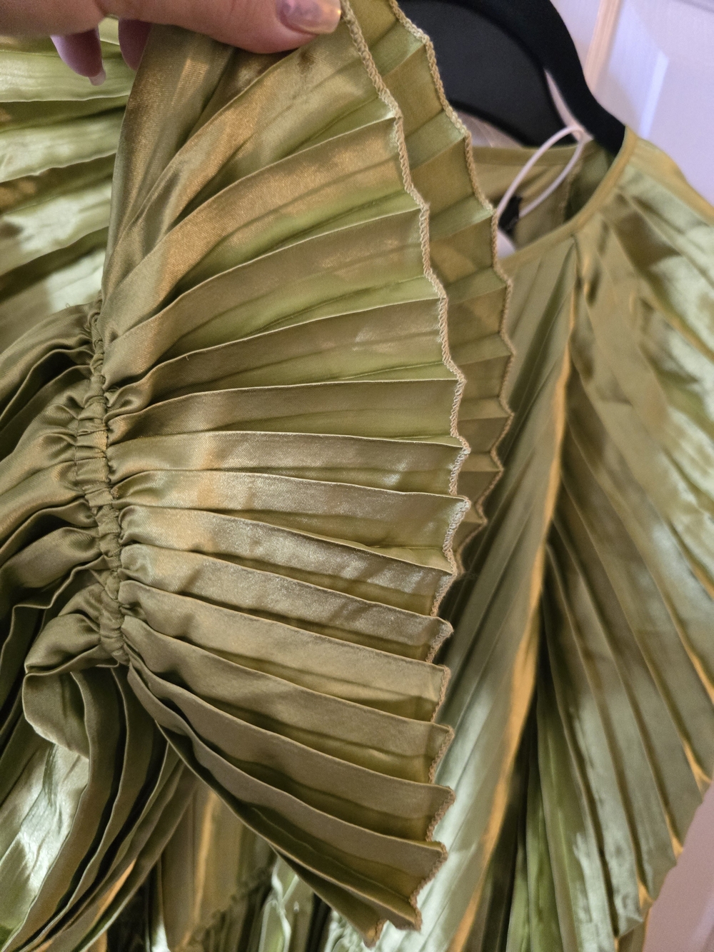 BNWT Green Satin/Poly Pleated Tie-Detail Midi Long Sleeve Holiday Dress - Picture 9 of 16